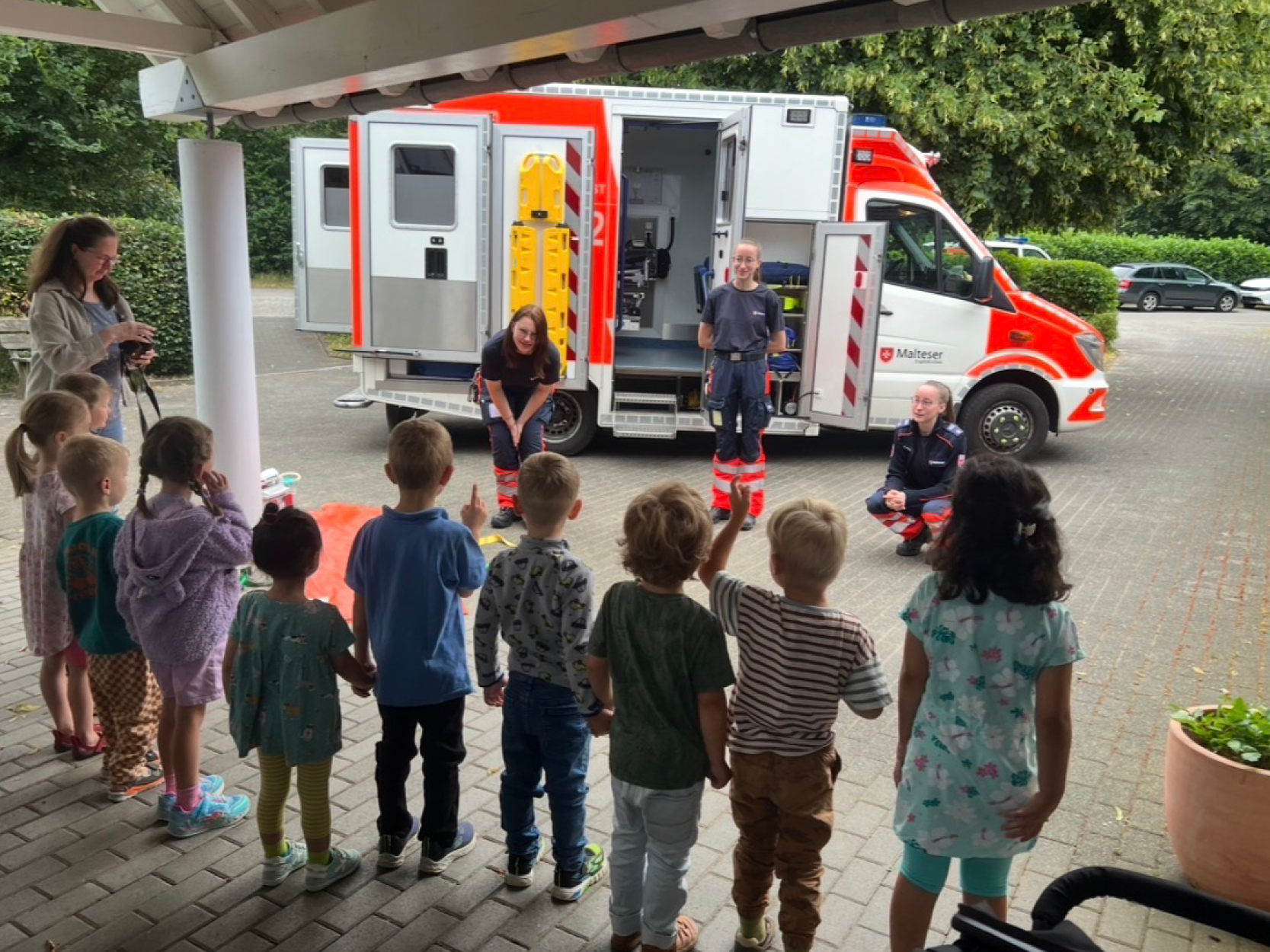 Kita-Erdenkinder-Wallefeld-Engelskirchen-Rettungsdienst-erleben-